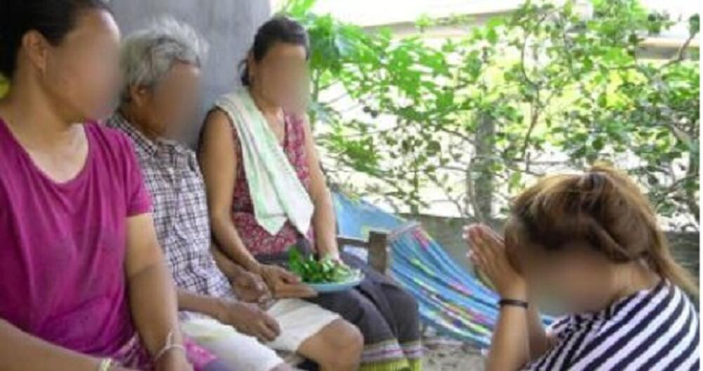 Gọi điện cho chồng không được, người phụ nữ bạo hành con gái để trút giận