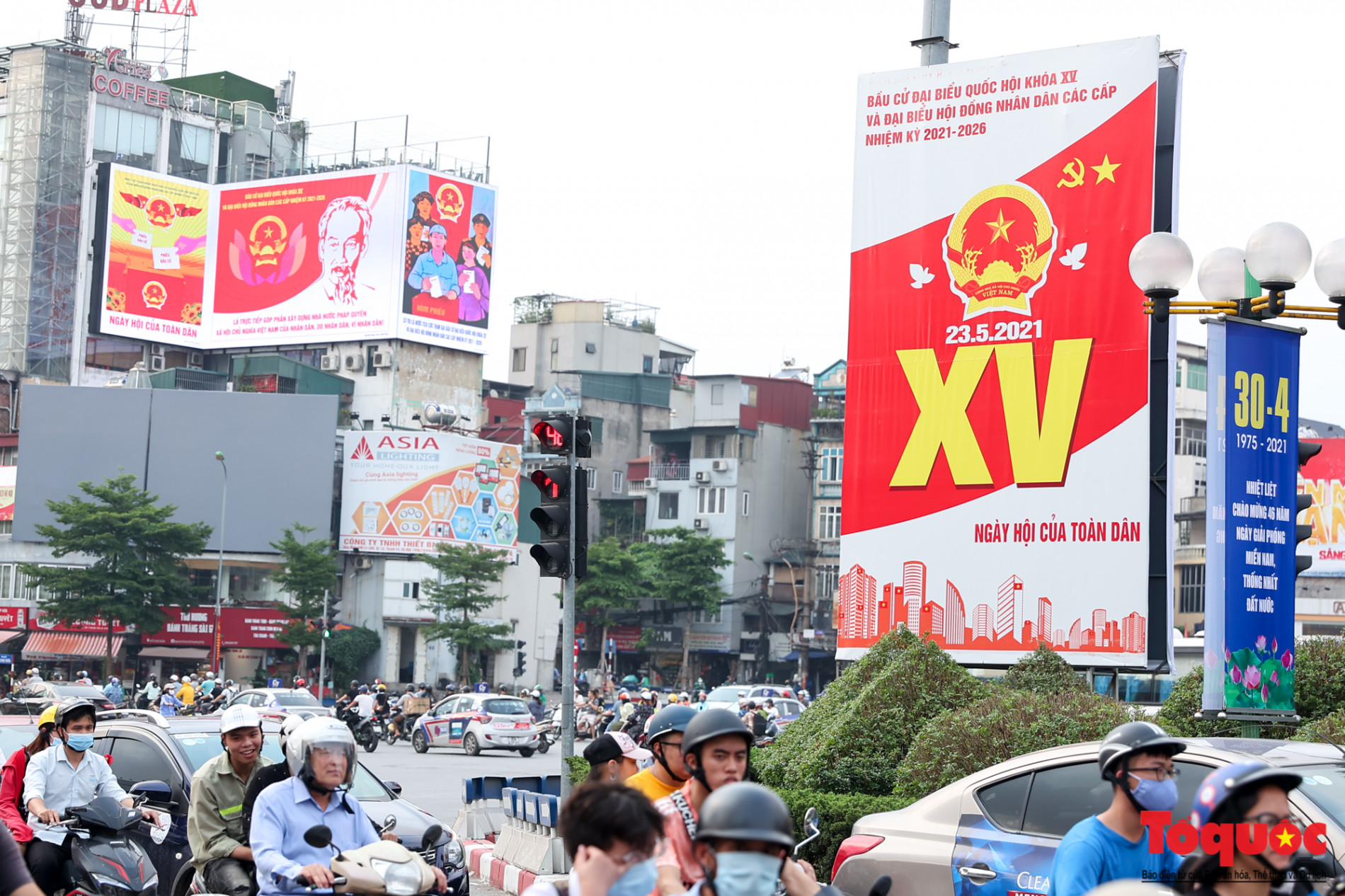 Đường phố Hà Nội trang hoàng chào mừng ngày bầu cử Quốc hội, HĐND và Ngày lễ 30/4,1/5 - Ảnh 7.