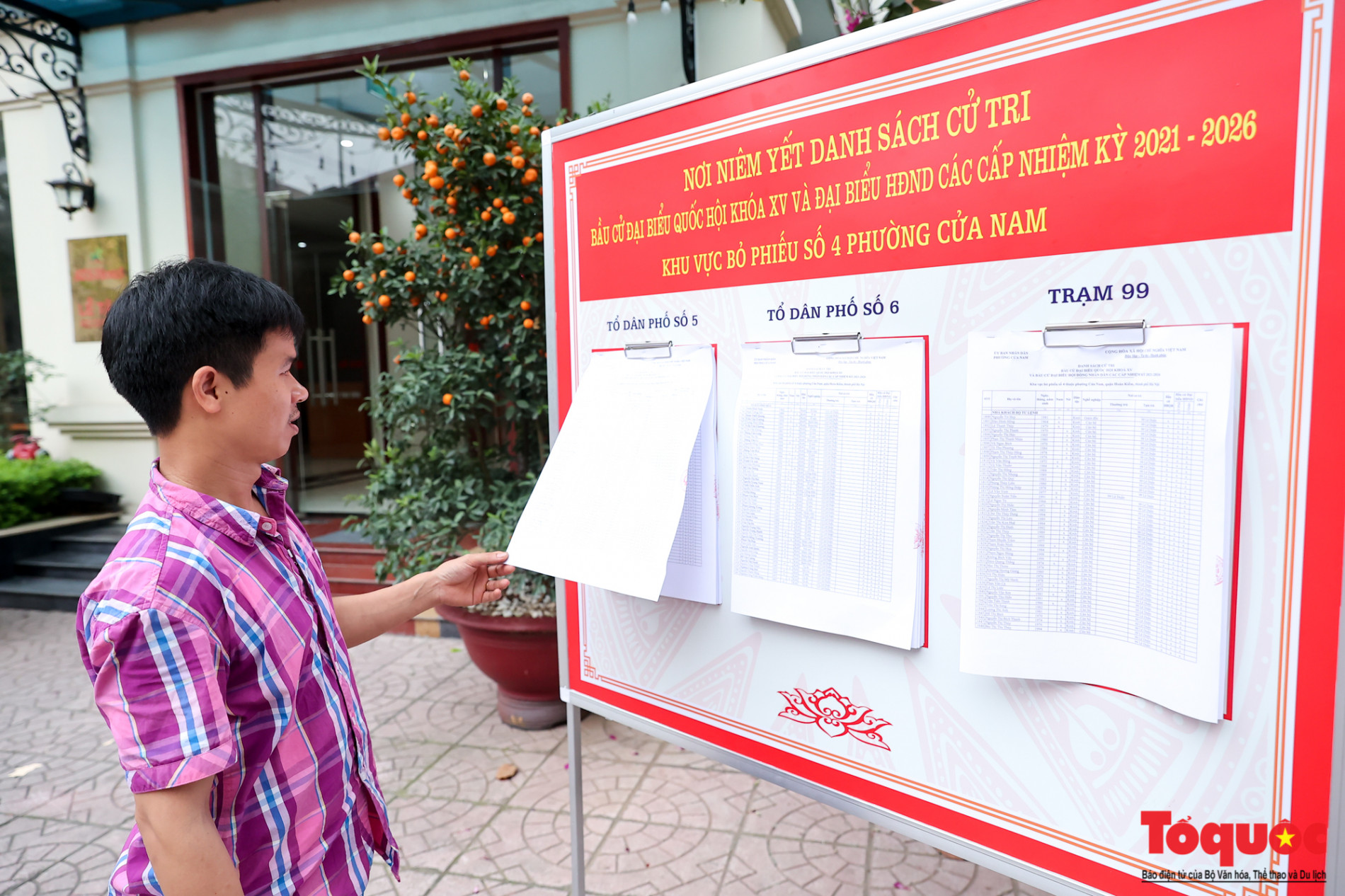 Đường phố Hà Nội trang hoàng chào mừng ngày bầu cử Quốc hội, HĐND và Ngày lễ 30/4,1/5 - Ảnh 9.