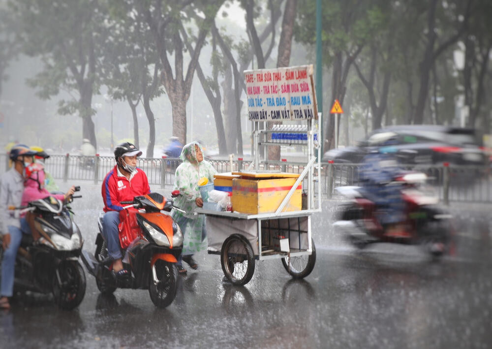 Dự báo thời tiết hôm nay và ngày mai 3-4/5: TPHCM chiều tối có mưa, Hà Nội ngày nắng