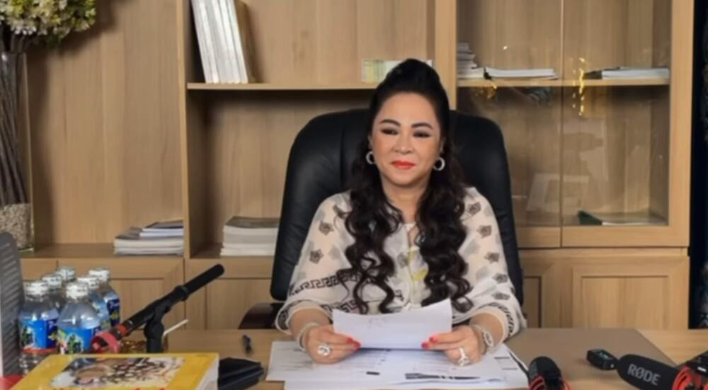 Tưởng đã hết ân oán, bà Phương Hằng 'lại lôi' Trịnh Kim Chi ra chỉ trích: 'Tôi chửi cho tắt bếp, sấp mặt'