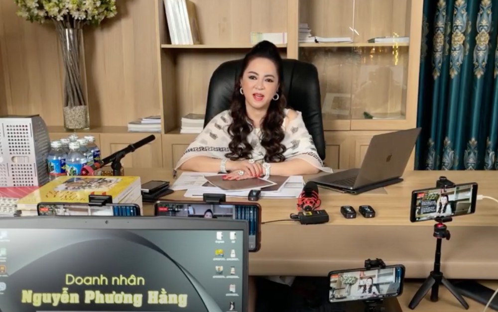 Bà Phương Hằng tuyên bố cắt đứt toàn bộ quan hệ với giới nghệ sĩ trong nước: Drama đã hến hồi kết?