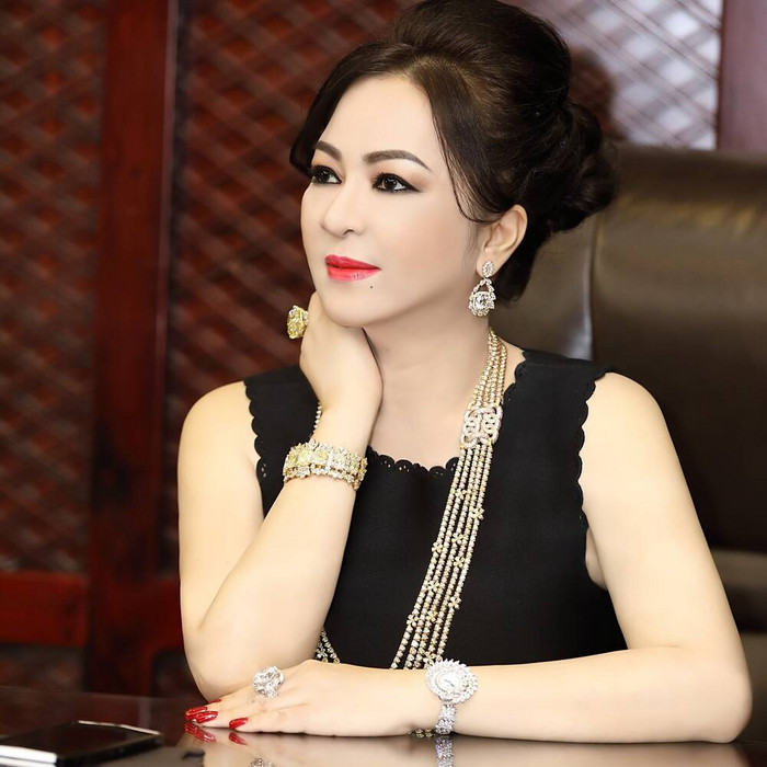 Bà Phương Hằng tiếp tục tố ông Võ Hoàng Yên trong lúc chữa bệnh bằng cách kéo lưỡi đã từng gây chết người Ảnh 1