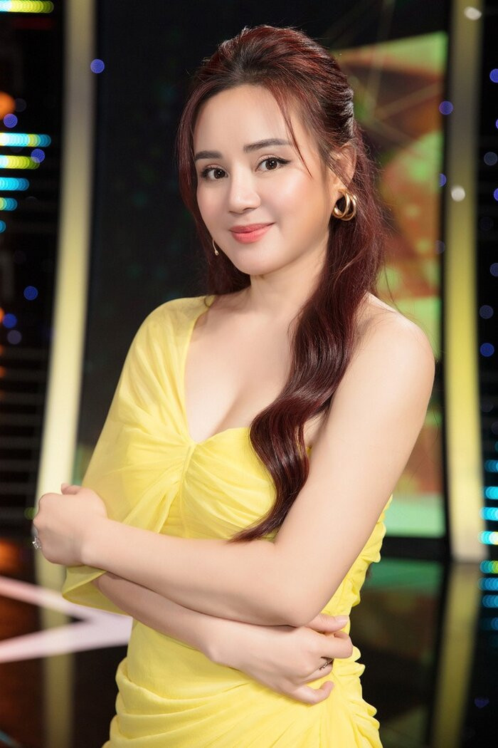 Vy Oanh 'đáp trả' sâu cay bà Phương Hằng sau khi bị tố 'cặp đại gia': 'Cô giữ sức khỏe để chửi con nha'