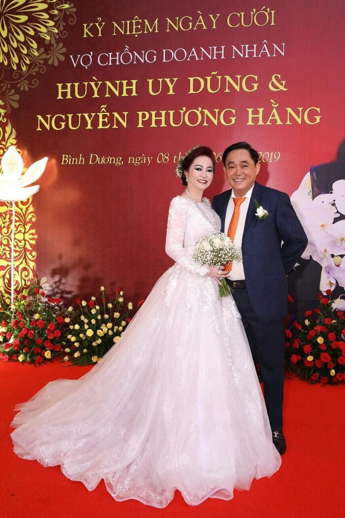 'Mất tích' hơn 1 tháng trên facebook chính chủ, bà Phương Hằng cuối cùng 'đã trở lại và lợi hại hơn xưa'