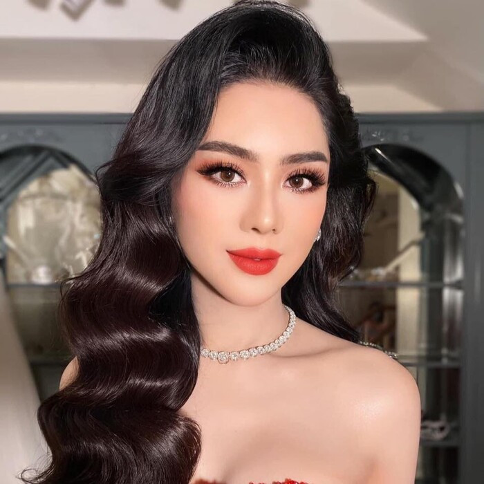 Pha xử lý cồng kềnh của Lâm Khánh Chi khi bàn về phát ngôn 'khán giả nuôi nghệ sĩ' từ bà Phương Hằng