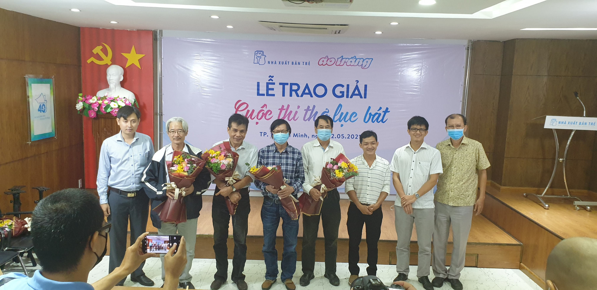 trao-giai-cuoc-thi-tho-1-1621734548.jpg