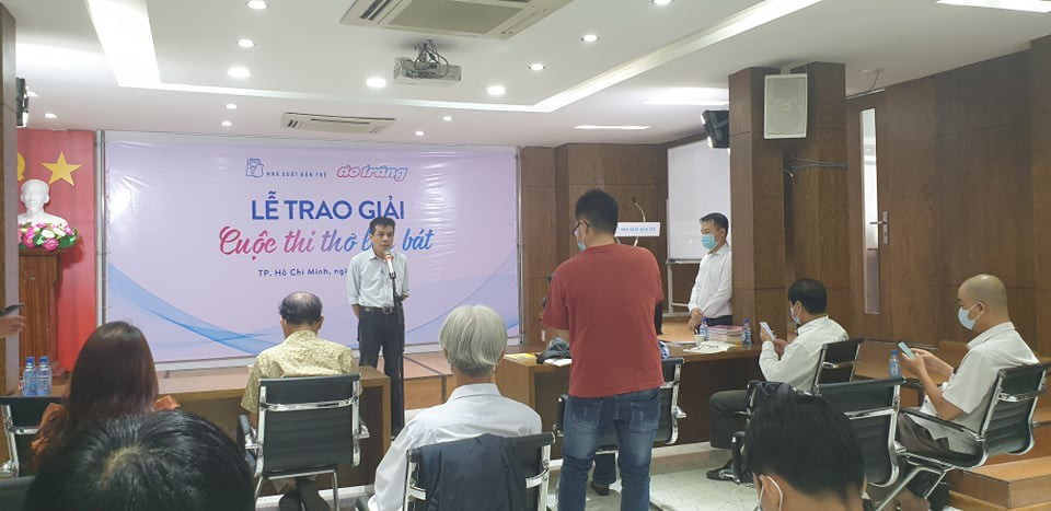 trao-giai-cuoc-thi-tho-4-1621734548.jpg