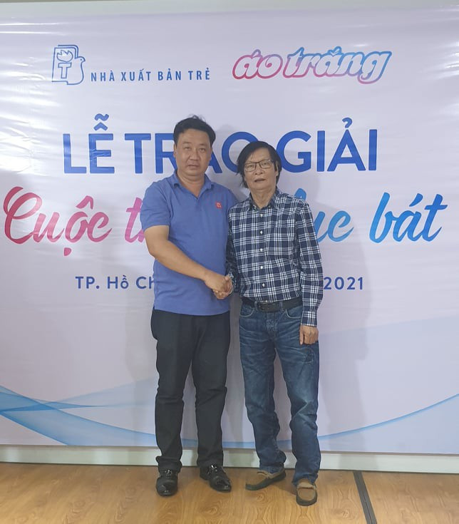 trao-giai-cuoc-thi-tho-6-1621734555.jpg