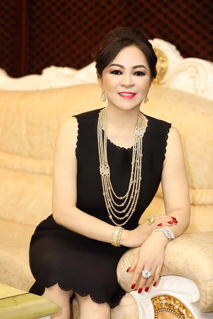 Livestream của bà Phương Hằng tối 25/5 gây sốt: Gần 400.000 người xem trực tiếp chỉ trong thời gian ngắn! Ảnh 1