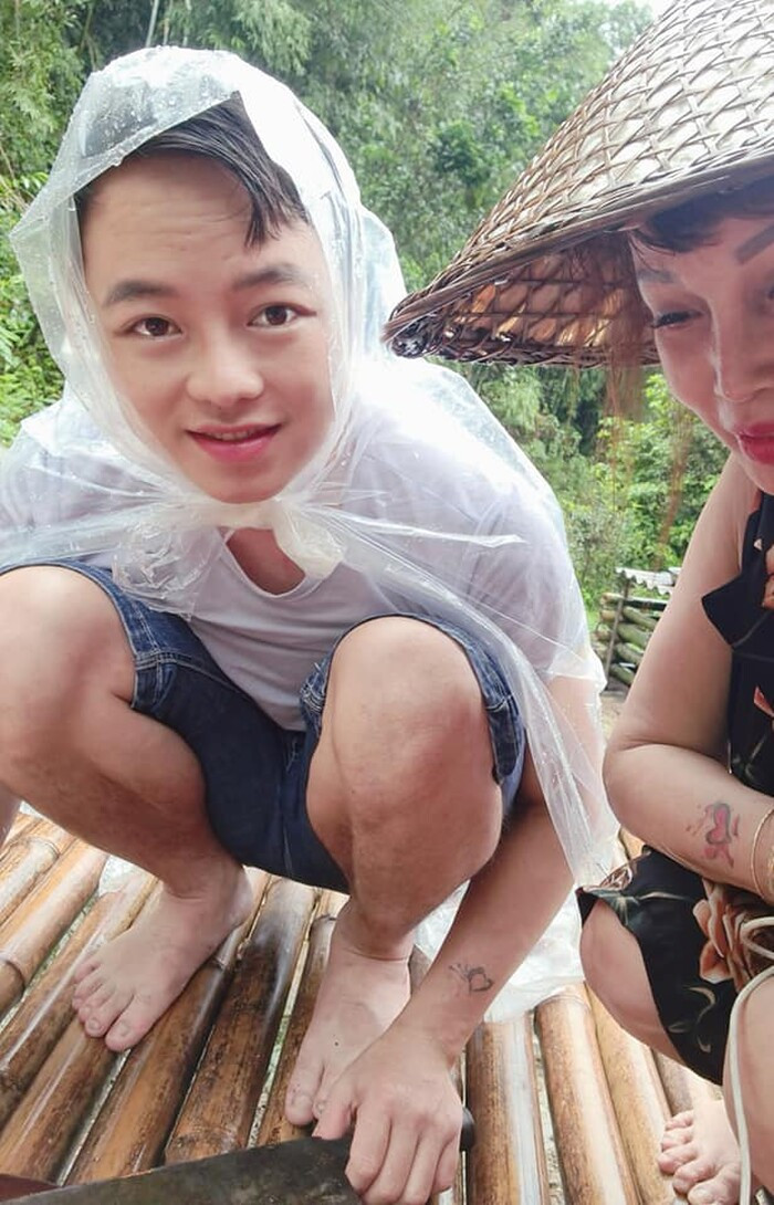 Cuộc sống hôn nhân êm đềm của 'cô dâu 62 tuổi' Thu Sao và chồng trẻ hiện tại