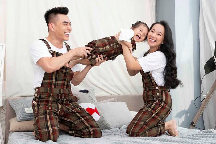 Sau lùm xùm bán hàng giả, vợ Lê Dương Bảo Lâm vẫn đi từ thiện, livestream bình thường như chưa có gì xảy