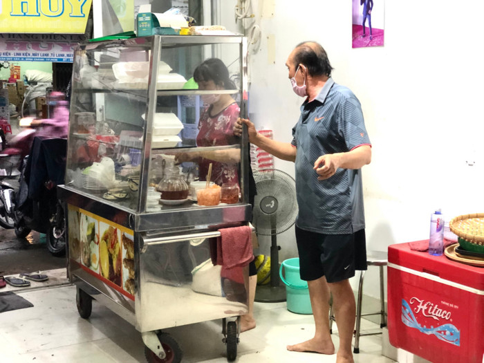 Nghệ sĩ Duy Phương: 'Ăn chay trường mười mấy năm, tôi đâu phải xin tiền khán giả để ăn sung mặc sướng'