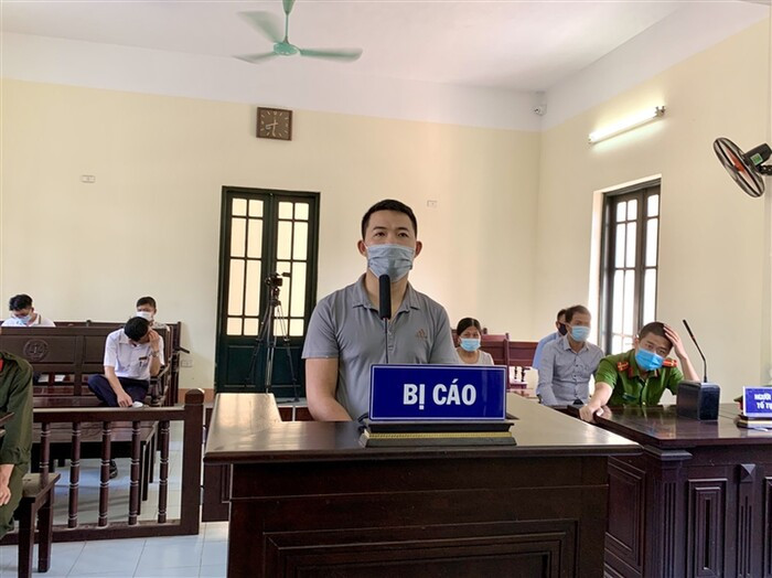 Thách thức 'mày không biết bố mày là ai à?' rồi đấm công an, thanh niên nhận án 2 năm tù Ảnh 1