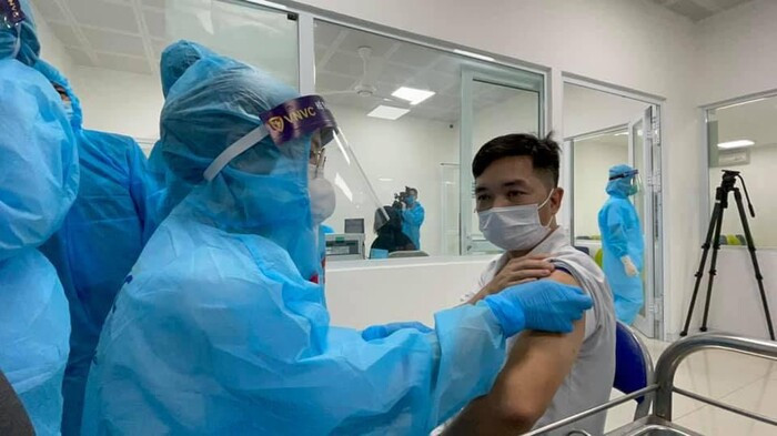 Những điều cần biết trước, sau khi tiêm vaccine Covid-19 và tất cả những triệu chứng có thể gặp phải Ảnh 3