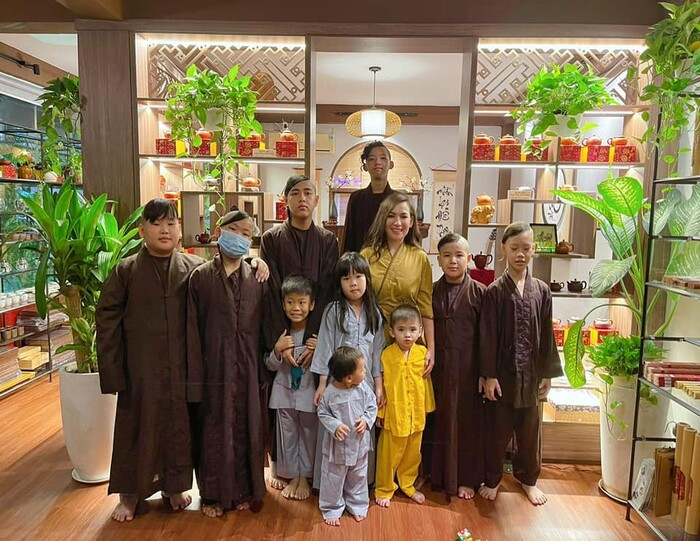 Độc quyền: Con trai nuôi Phi Nhung xúc động kể về mẹ, tiết lộ tình trạng hiện tại với Hồ Văn Cường