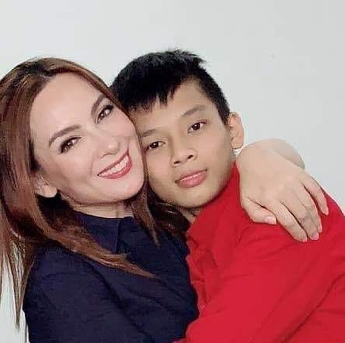 Độc quyền: Con trai nuôi Phi Nhung xúc động kể về mẹ, tiết lộ tình trạng hiện tại với Hồ Văn Cường