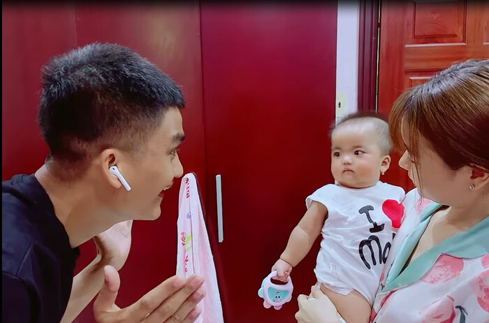 Sau ồn ào con gái bị anti-fan miệt thị, Mạc Văn Khoa đã làm điều này với bà xã
