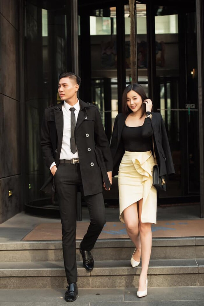 Xúc động khoảnh khắc Cao Thái Hà ôm tro cốt cố diễn viên Đức Long về nhà mới