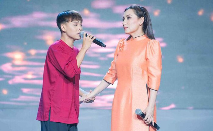 Phi Nhung đăng đàn than hết tiền hậu ồn ào với Hồ Văn Cường, chuyện gì đây?
