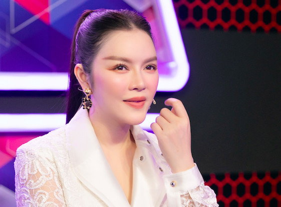 Lý Nhã Kỳ đăng ảnh hé lộ cảm xúc hiện tại sau ồn ào, dân mạng lại soi 'vòng 3 căng tràn'