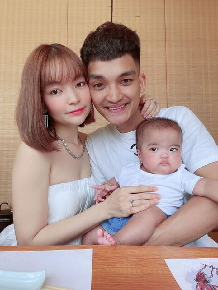 Con gái bị chê 'mắt to mặt gãy', vợ Mạc Văn Khoa đáp trả tay đôi, gọi anti-fan là 'đồ mặt lợn'