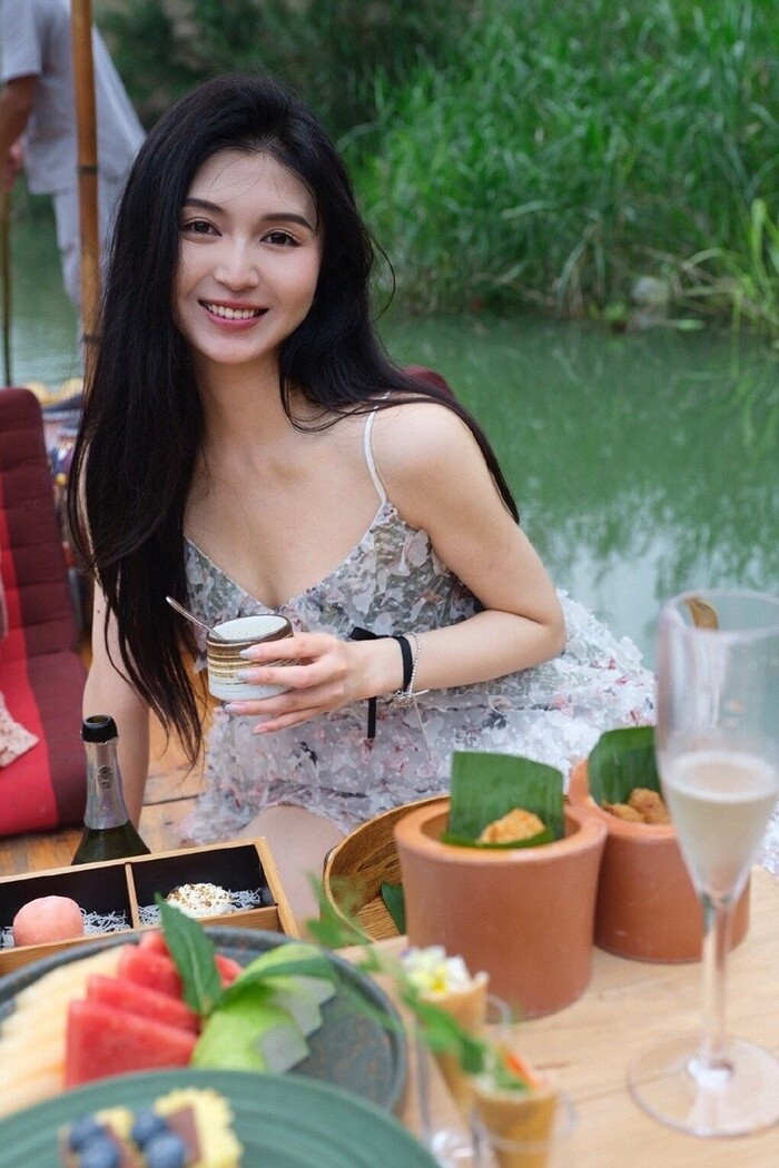 Hot girl 33 tuổi qua đời trong đau đớn sau 2 tháng hút mỡ, nâng ngực