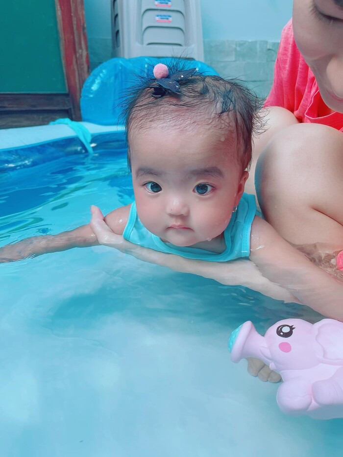Mạc Văn Khoa cãi nhau 'tưng bừng' với anti-fan chỉ vì gọi con gái là 'cô hai bún đậu'