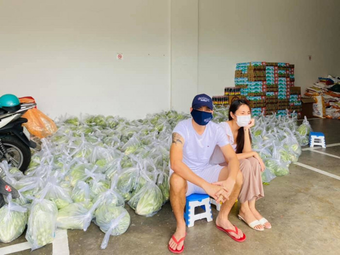 Công Vinh - Thủy Tiên bán rau 1 tỷ 1 bó, mùa dịch giảm giá 'sốc' Ảnh 3