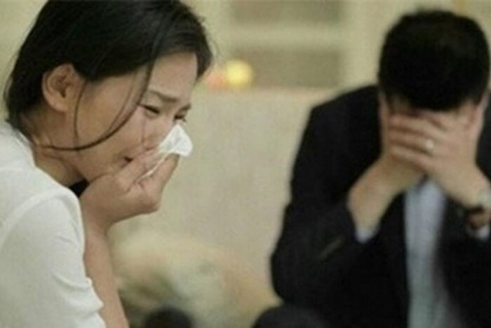 Kết hôn 4 năm nhưng chồng chưa một lần chạm tới, vợ lén kiểm tra điện thoại và phát hiện bí mật động trời