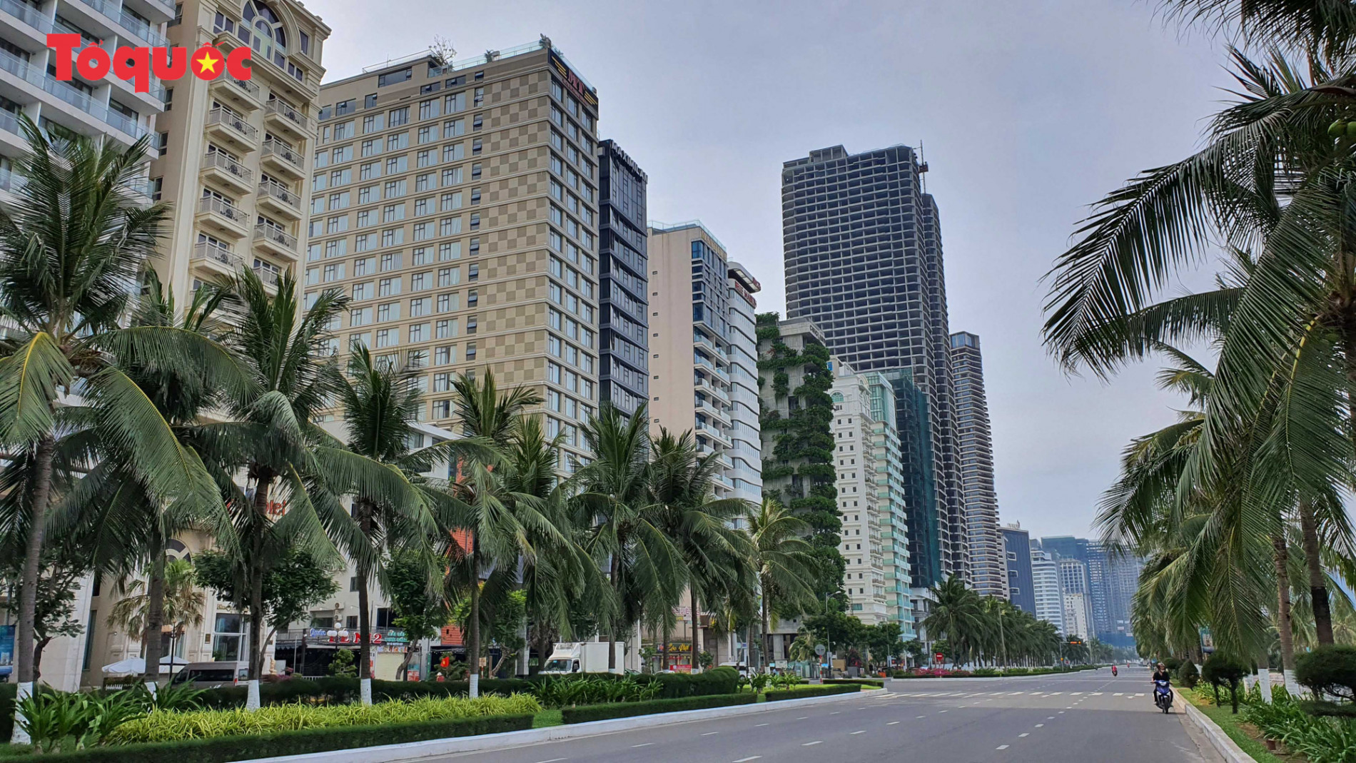 Đà Nẵng hỗ trợ người không có giao kết hợp đồng lao động bị mất việc làm ở các cơ sở lưu trú - Ảnh 1.