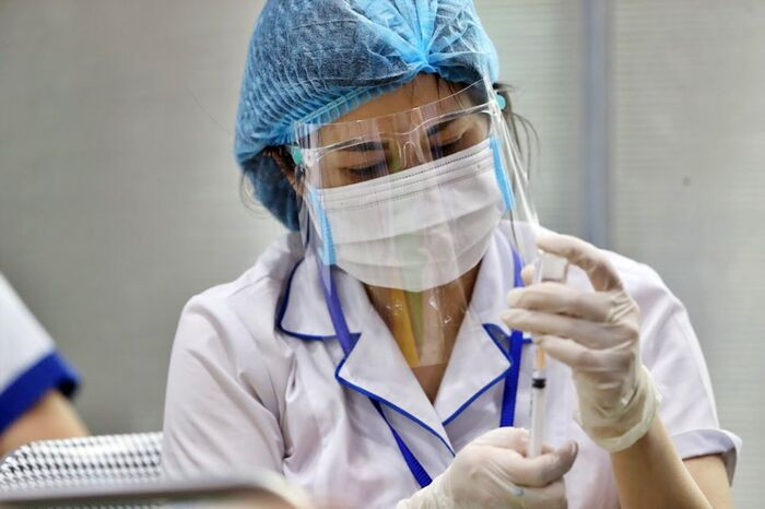Gần 200 người phải cách ly sau khi nữ nhân viên ngân hàng dương tính với SARS-CoV-2 Ảnh 1