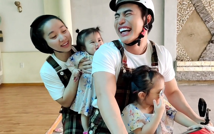 Lê Dương Bảo Lâm 'bất chấp' dịch bệnh lái xe chở cả gia đình đi sở thú