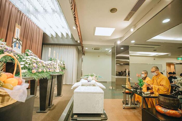 Xúc động hình ảnh đưa tro cốt chàng trai xấu số bị sát hại tại Nhật Bản về Việt Nam