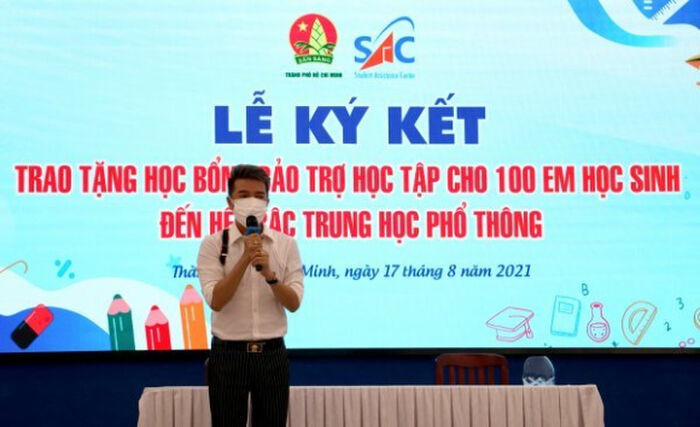 Đàm Vĩnh Hưng nhận bảo trợ học tập trong suốt 6 năm liền cho 100 trẻ em mất cha mẹ vì Covid-19 Ảnh 1