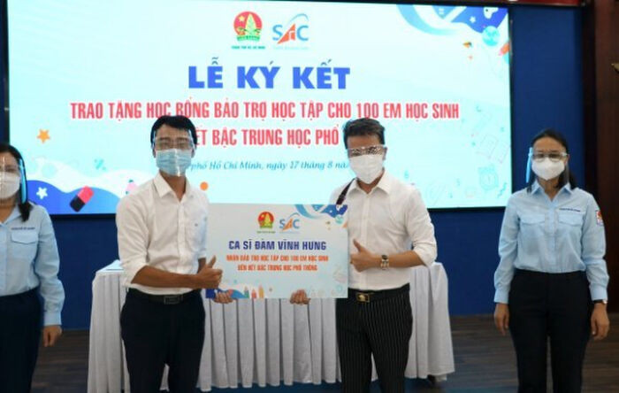 Đàm Vĩnh Hưng nhận bảo trợ học tập trong suốt 6 năm liền cho 100 trẻ em mất cha mẹ vì Covid-19 Ảnh 3