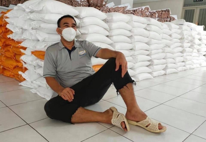 Xúc động hình ảnh MC Quyền Linh vác gạo tiếp tế, NSND Hồng Vân phải thốt lên câu này
