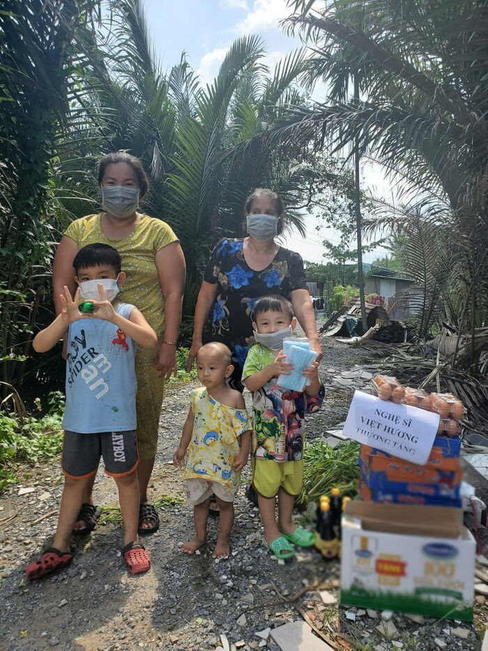 Việt Hương: 'Em ráng đi cùng bà con hết dịch. Thương lắm, đợi em'