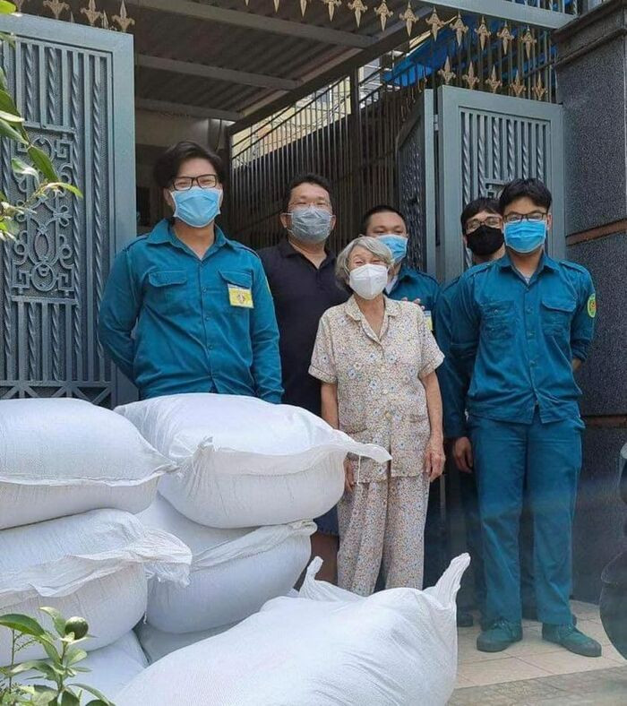 Phương Thanh bức xúc khi bị đồn 'mẹ và con gái đã chết mà giấu'