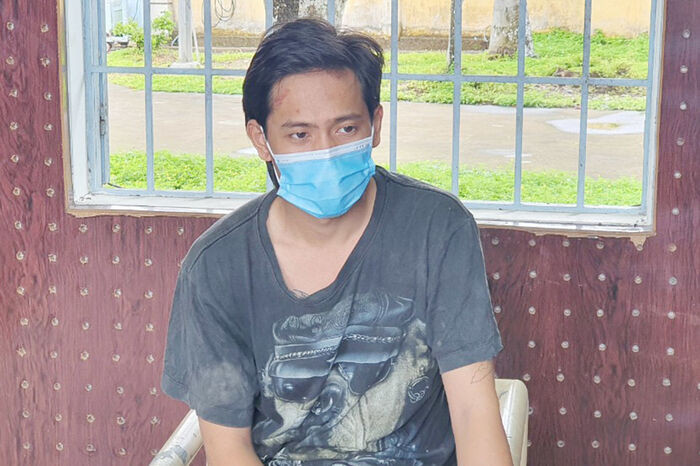 Trèo rào vào khu vực đang phong tỏa thăm bạn gái, nam thanh niên tấn công công an khi bị truy đuổi Ảnh 1