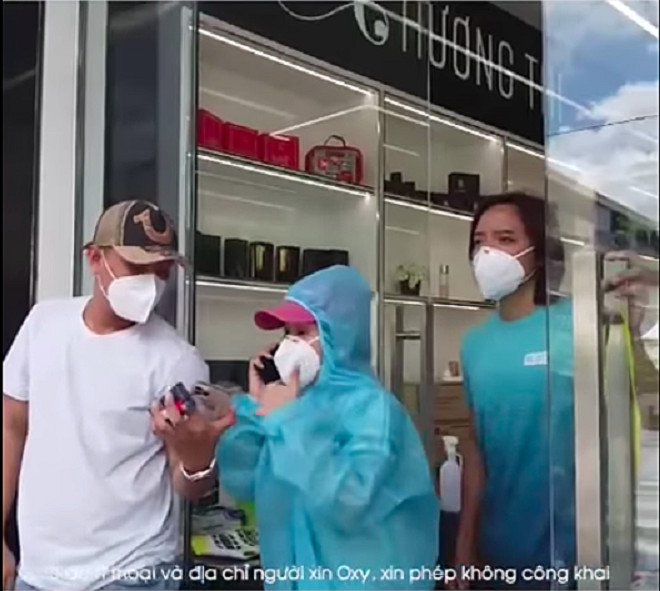 Một thanh niên đến tận nhà Việt Hương xin ô-xy cho cha bị bệnh nặng, nữ nghệ sĩ có phản ứng gây bất ngờ
