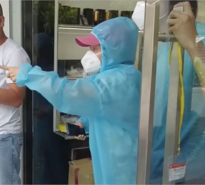 Một thanh niên đến tận nhà Việt Hương xin ô-xy cho cha bị bệnh nặng, nữ nghệ sĩ có phản ứng gây bất ngờ
