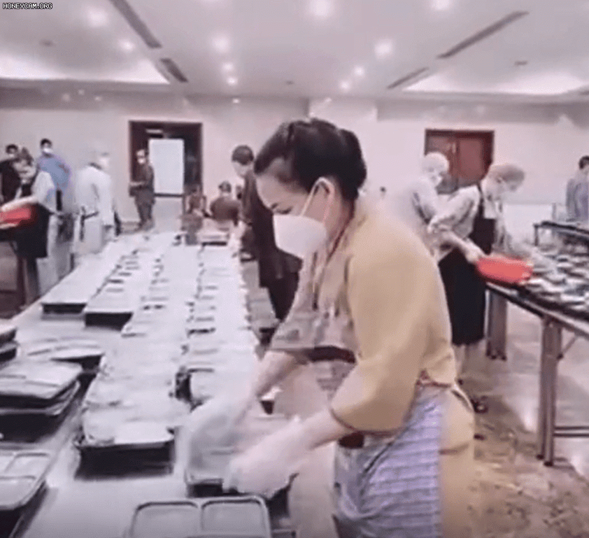 Bật khóc xem clip Phi Nhung nghẹn ngào, bối rối vì không thể giúp hết người khó khăn trước khi nhiễm bệnh