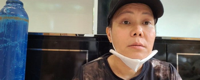 Việt Hương bức xúc livestream: 'Tôi quỳ lạy mọi người, làm ơn trả lại bình ô-xy'