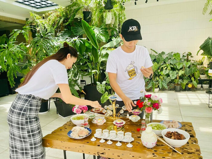 Khánh Thi bị netizen 'tổng tấn công' bình luận kém duyên dưới bài đăng tưởng nhớ bố, chuyện gì đây?