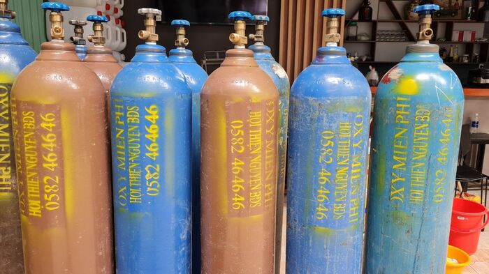 Việt Hương phun sơn bình oxy 'đánh dấu chủ quyền' tránh bị người xấu đem bán
