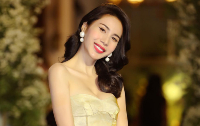 Giữa ồn ào sao kê, dân tình tranh cãi gay gắt sân khấu của Thủy Tiên sau chuyến từ thiện miền Trung