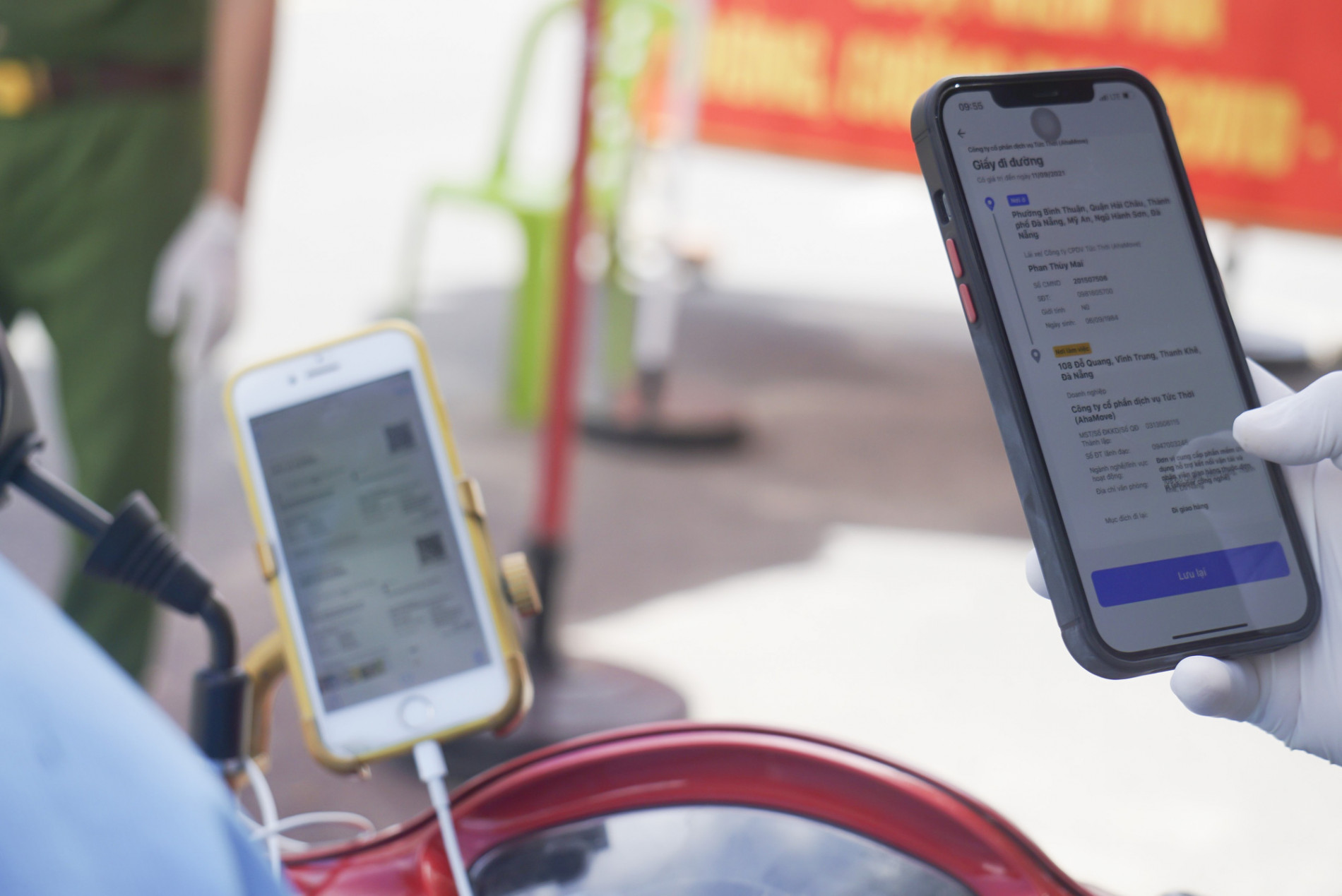Được cấp Giấy đi đường bằng mã QR Code, người dân Đà Nẵng chỉ mất 5 giây để qua chốt kiểm soát - Ảnh 7.