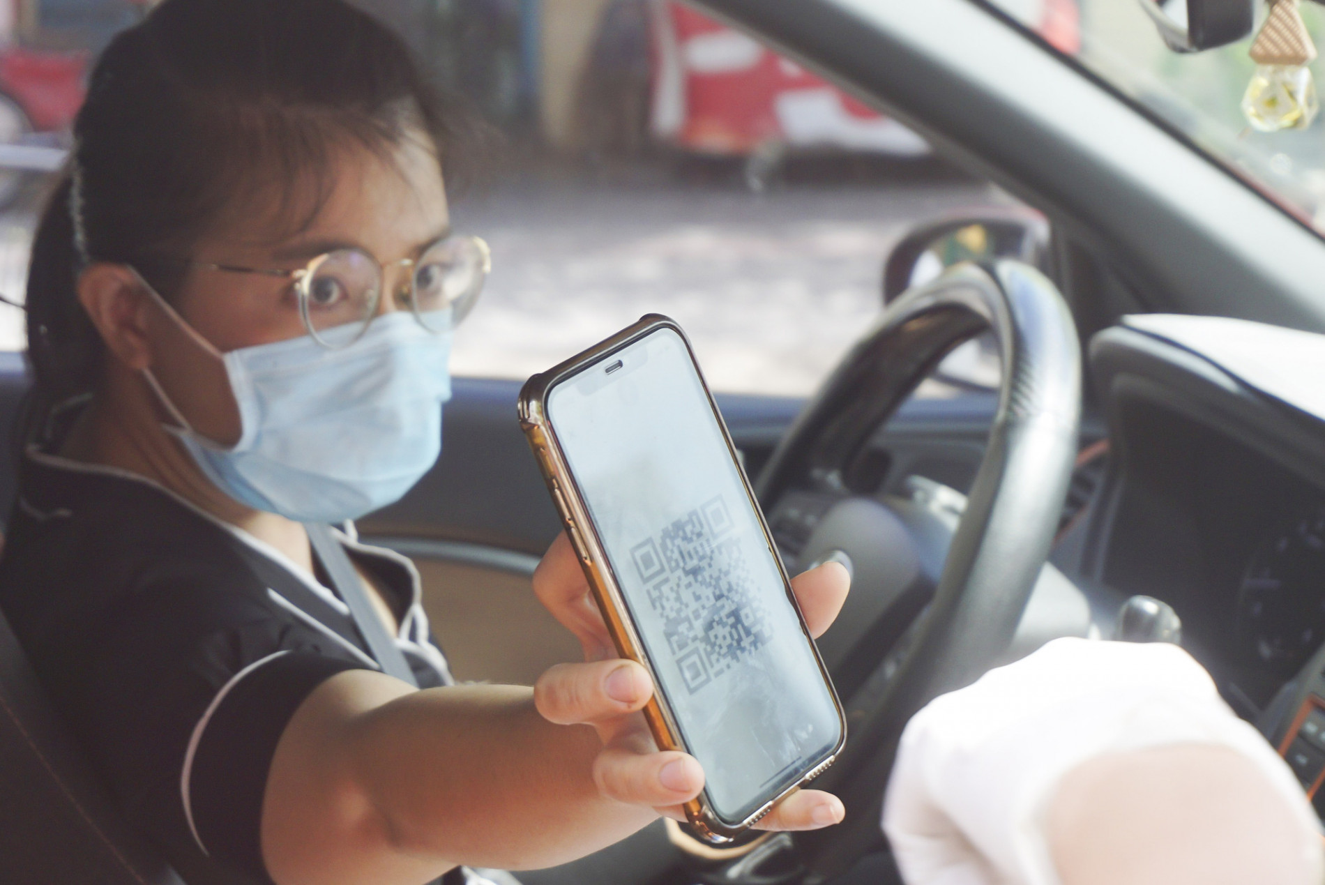 Được cấp Giấy đi đường bằng mã QR Code, người dân Đà Nẵng chỉ mất 5 giây để qua chốt kiểm soát - Ảnh 9.