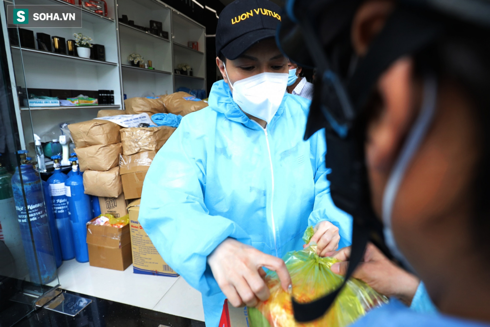 Việt Hương: Hôm nay chị xấu hơn, đen đi nhưng chị đang sống một cuộc đời rất ý nghĩa - Ảnh 5.